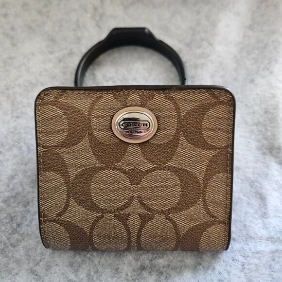 Coach Tan and Brown Signature Wallet EUC - Picture 1 of 4